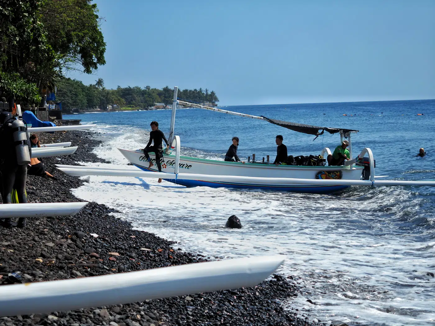 traditional-jukung-dive-boat